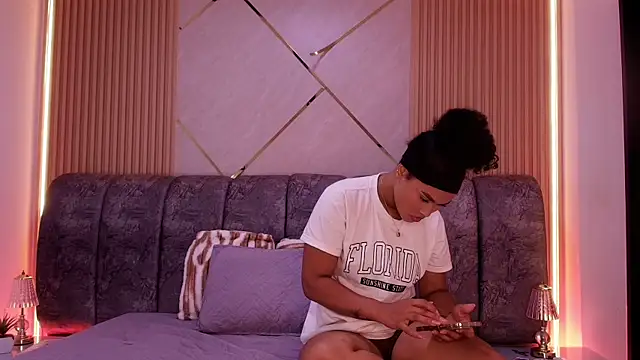 naia blessed online show from 04/12/26, 07:19