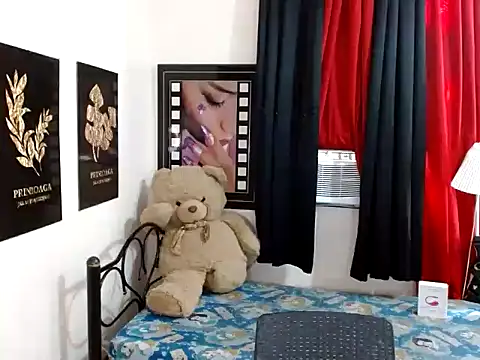 Snapshot of UrhotGoddess chatting on 06/18/26, 12:11 UrhotGoddess online show from 06/18/26, 12:11