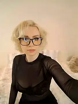 Snapshot of AureliaDoux chatting on 02/03/25, 01:51 AureliaDoux online show from 02/03/25, 01:51