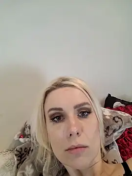 Snapshot of AureliaDoux chatting on 03/15/25, 09:38 AureliaDoux online show from 03/15/25, 09:38