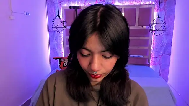 Nami usagi online show from 12/11/24, 12:02