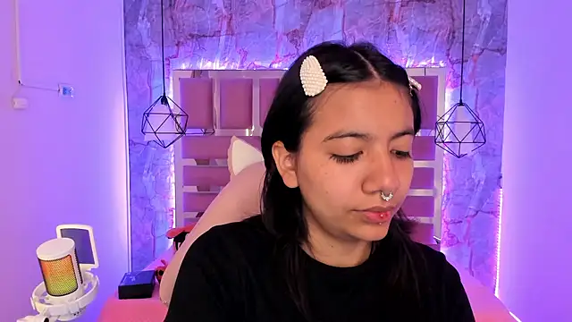 Nami usagi online show from 12/21/24, 12:06