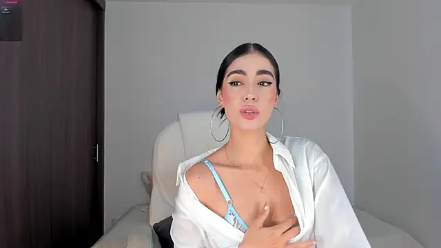 Snapshot of RebeccaBaxter chatting on 02/28/25, 06:09 RebeccaBaxter online show from 02/28/25, 06:09