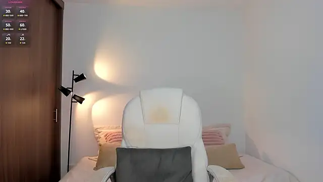 RebeccaBaxter online show from 04/28/26, 12:09