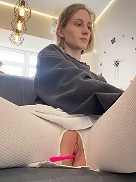 Feral berry 8133 online show from 02/25/25, 12:34