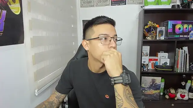 Snapshot of SIXXTOLOVE18 chatting on 03/08/25, 05:01 SIXXTOLOVE18 online show from 03/08/25, 05:01