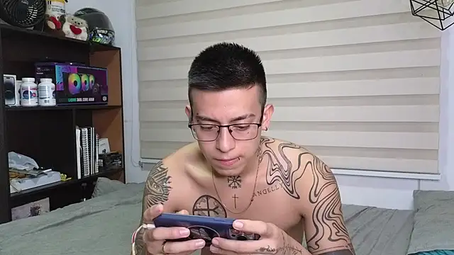 Snapshot of SIXXTOLOVE18 chatting on 11/05/25, 06:35 SIXXTOLOVE18 online show from 11/05/25, 06:35