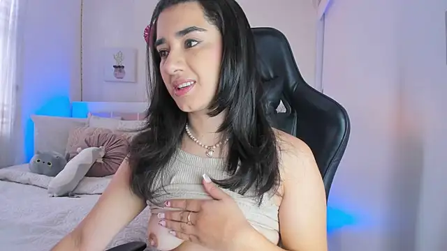 annadu011 online show from 03/17/25, 02:23