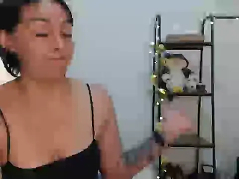 Snapshot of camii_7 chatting on 01/29/25, 10:43 camii 7 online show from 01/29/25, 10:43