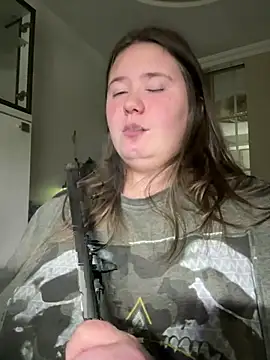 Snapshot of remirann_ chatting on 12/13/24, 05:21 remirann online show from 12/13/24, 05:21