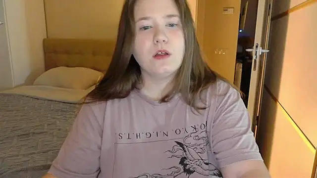 Snapshot of remirann_ chatting on 03/15/25, 05:15 remirann online show from 03/15/25, 05:15