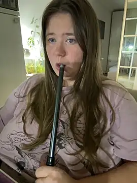 Snapshot of remirann_ chatting on 10/05/25, 05:44 remirann online show from 10/05/25, 05:44