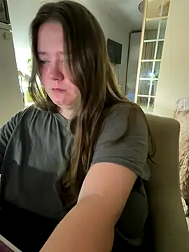 Snapshot of remirann_ chatting on 10/13/25, 08:42 remirann online show from 10/13/25, 08:42