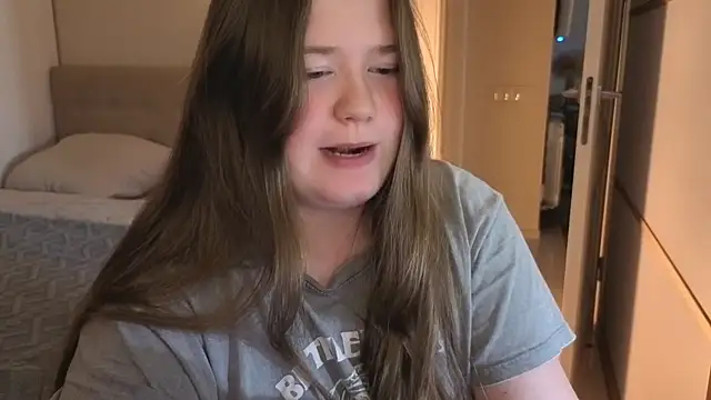 Snapshot of remirann_ chatting on 10/20/25, 03:01 remirann online show from 10/20/25, 03:01