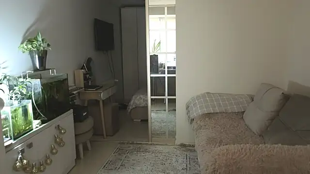 remirann  online show from 03/27/26, 09:53