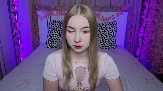 Snapshot of LilyStarlight chatting on 07/17/26, 03:46 LilyStarlight online show from 07/17/26, 03:46