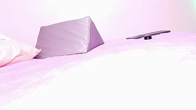  ebony-queen  online show from 11/21/25, 12:04