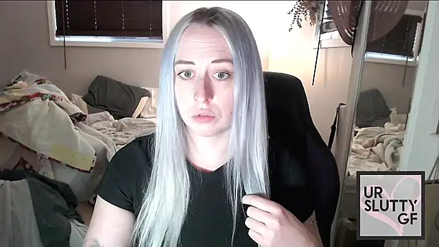 Snapshot of ursluttygf chatting on 11/14/25, 10:07 ursluttygf online show from 11/14/25, 10:07