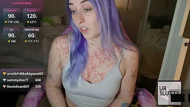 Snapshot of ursluttygf chatting on 04/24/26, 06:21 ursluttygf online show from 04/24/26, 06:21