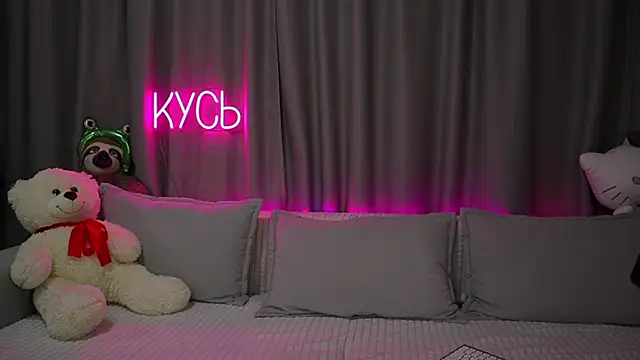  LadyMargo  online show from 11/15/25, 12:19