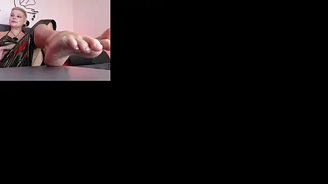 Snapshot of MadameKatrina chatting on 04/24/26, 11:01 MadameKatrina online show from 04/24/26, 11:01