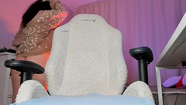 EmilyAden online show from 12/01/25, 06:02