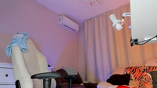 EmilyAden online show from 04/15/26, 07:58