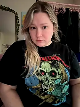 PiggyRose online show from 10/06/25, 10:29