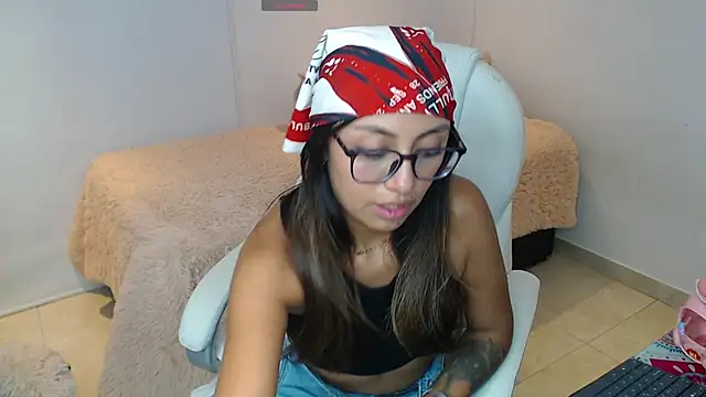 Snapshot of Gabi_morales chatting on 12/05/24, 03:04 Gabi morales online show from 12/05/24, 03:04