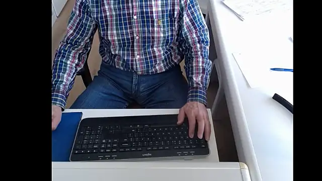 Snapshot of dutchpornking chatting on 01/27/25, 10:06 dutchpornking online show from 01/27/25, 10:06