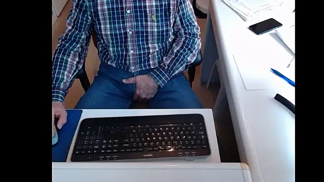 Snapshot of dutchpornking chatting on 01/27/25, 01:19 dutchpornking online show from 01/27/25, 01:19