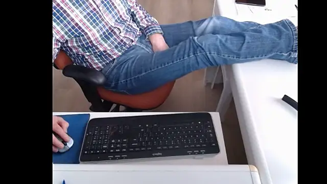 Snapshot of dutchpornking chatting on 01/30/25, 01:21 dutchpornking online show from 01/30/25, 01:21