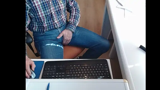 Snapshot of dutchpornking chatting on 02/02/25, 12:24 dutchpornking online show from 02/02/25, 12:24