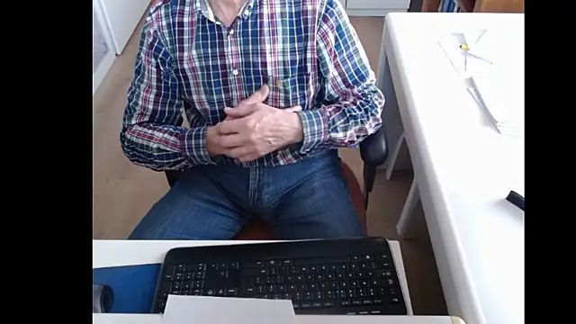 Snapshot of dutchpornking chatting on 02/03/25, 08:13 dutchpornking online show from 02/03/25, 08:13