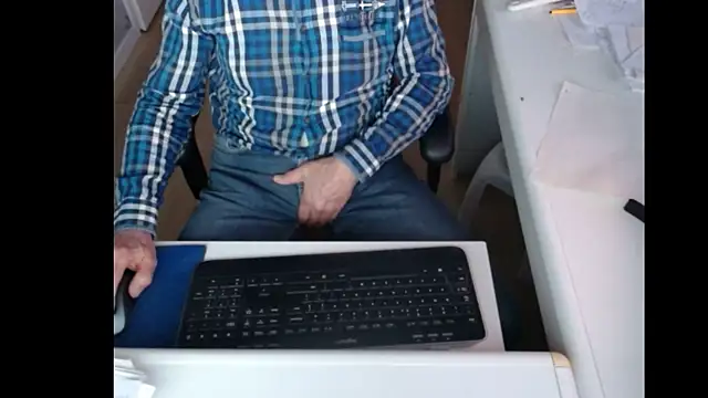 Snapshot of dutchpornking chatting on 02/04/25, 04:50 dutchpornking online show from 02/04/25, 04:50