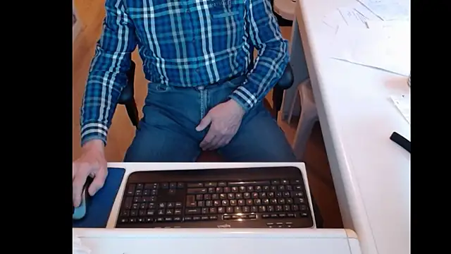 Snapshot of dutchpornking chatting on 02/06/25, 12:05 dutchpornking online show from 02/06/25, 12:05