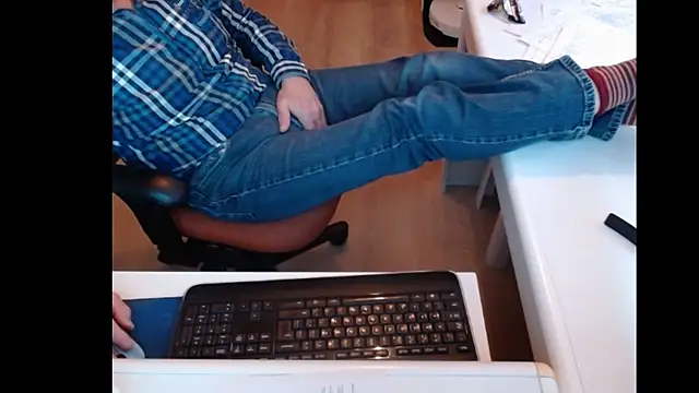 Snapshot of dutchpornking chatting on 02/10/25, 01:22 dutchpornking online show from 02/10/25, 01:22