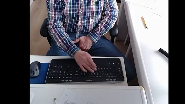 Snapshot of dutchpornking chatting on 02/11/25, 11:43 dutchpornking online show from 02/11/25, 11:43