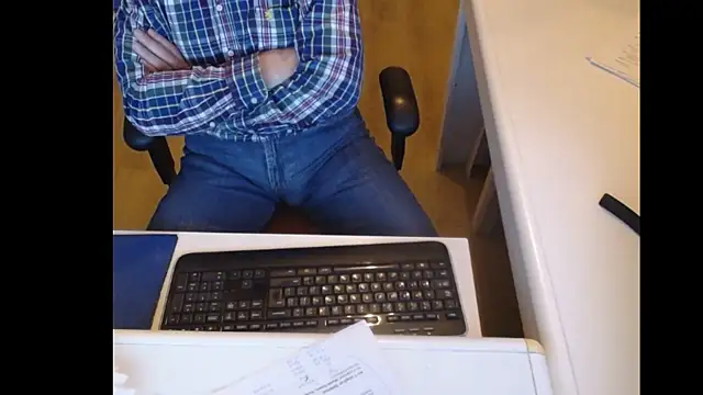 Snapshot of dutchpornking chatting on 02/13/25, 05:33 dutchpornking online show from 02/13/25, 05:33