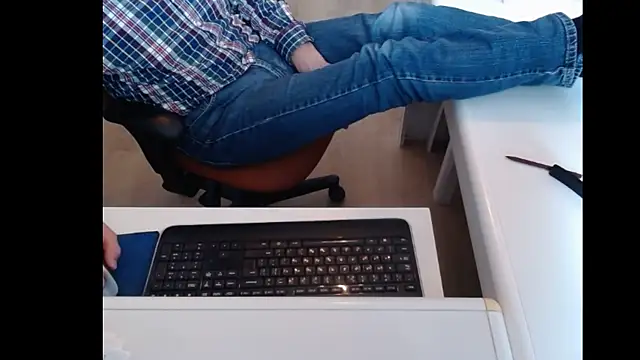 Snapshot of dutchpornking chatting on 02/14/25, 02:02 dutchpornking online show from 02/14/25, 02:02