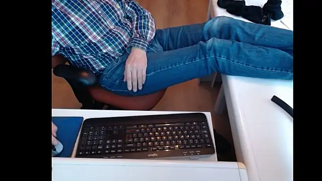 Snapshot of dutchpornking chatting on 02/15/25, 01:38 dutchpornking online show from 02/15/25, 01:38