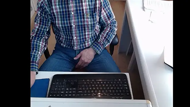 Snapshot of dutchpornking chatting on 02/17/25, 11:44 dutchpornking online show from 02/17/25, 11:44
