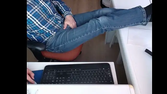 Snapshot of dutchpornking chatting on 02/19/25, 04:33 dutchpornking online show from 02/19/25, 04:33