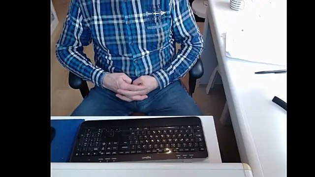 Snapshot of dutchpornking chatting on 02/21/25, 12:06 dutchpornking online show from 02/21/25, 12:06