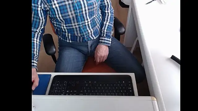 Snapshot of dutchpornking chatting on 02/24/25, 12:48 dutchpornking online show from 02/24/25, 12:48