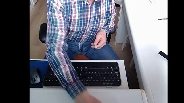 Snapshot of dutchpornking chatting on 02/25/25, 02:33 dutchpornking online show from 02/25/25, 02:33