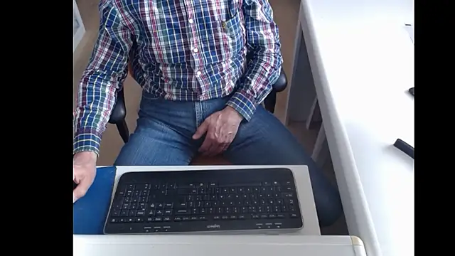 Snapshot of dutchpornking chatting on 02/26/25, 03:19 dutchpornking online show from 02/26/25, 03:19