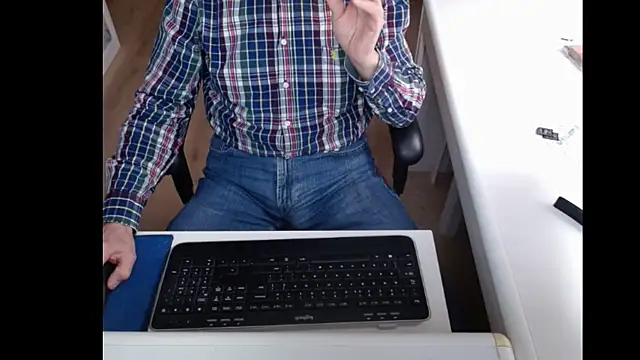 Snapshot of dutchpornking chatting on 02/27/25, 11:20 dutchpornking online show from 02/27/25, 11:20