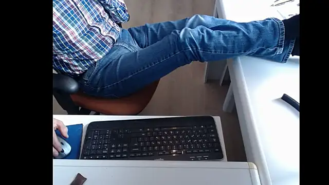 Snapshot of dutchpornking chatting on 02/28/25, 11:25 dutchpornking online show from 02/28/25, 11:25