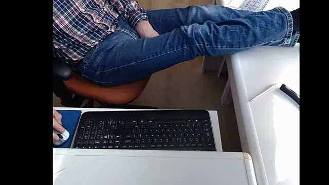 Snapshot of dutchpornking chatting on 03/04/25, 11:51 dutchpornking online show from 03/04/25, 11:51